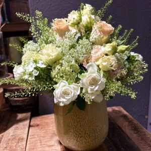‚Sunshine‘ | locker gebundener Strsuß in Apricot-Creme-grün